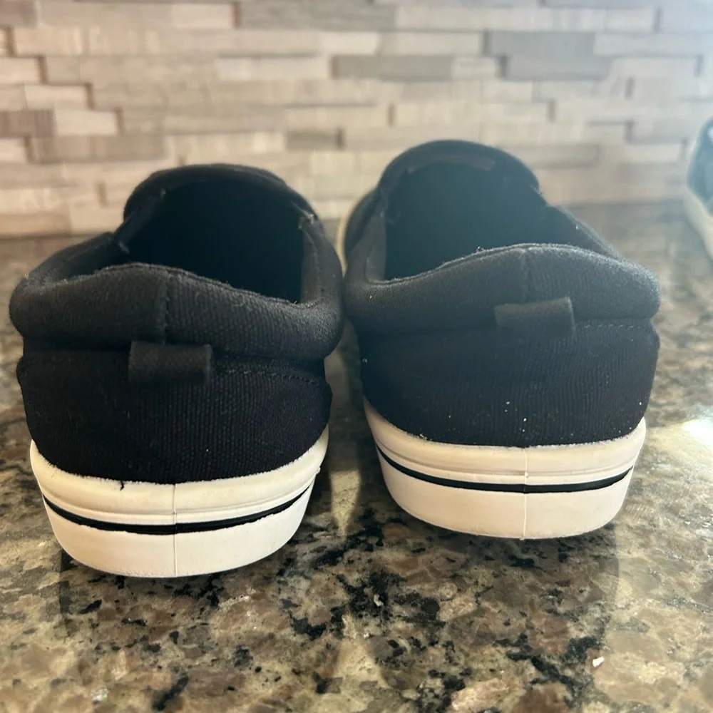 Cat & Jack girls black canvas slide on tennis shoes size 6.. in EUC - Picture 4 of 4